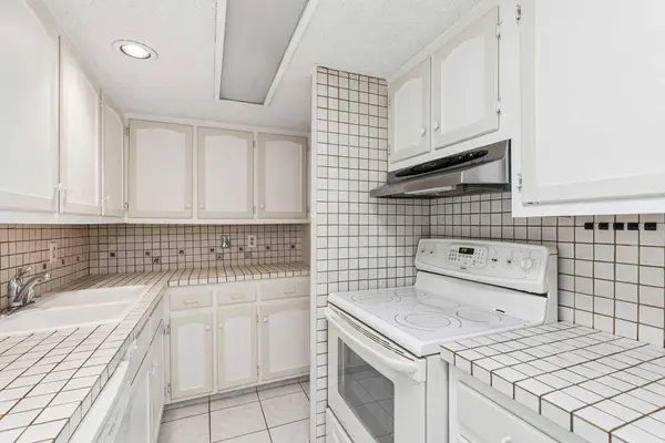 629 Royal AVE SW #303, Calgary, AB T2S 0G2