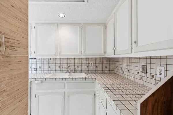 629 Royal AVE SW #303, Calgary, AB T2S 0G2