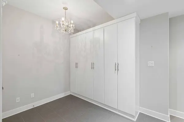 99 Spruce PL SW #706, Calgary, AB T3C 3X7