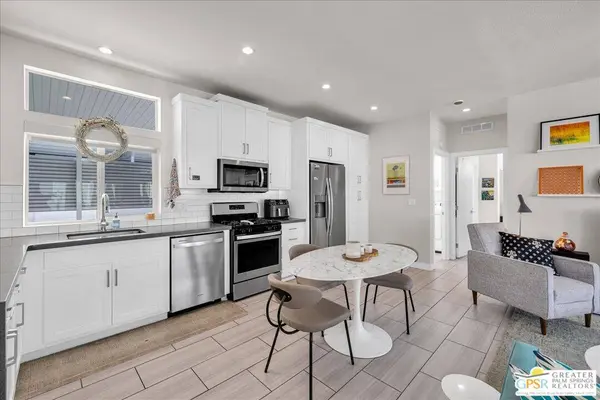 810 Hila Ln, Palm Springs, CA 92264