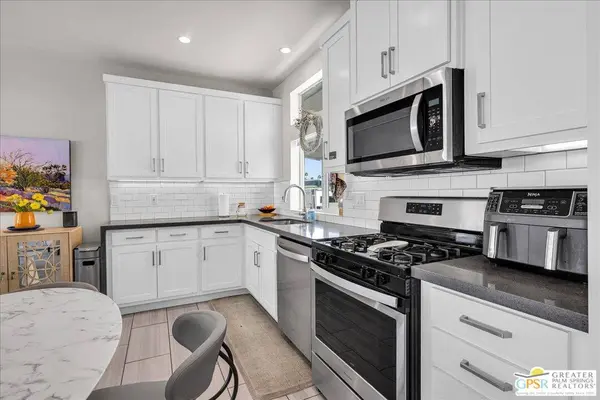 810 Hila Ln, Palm Springs, CA 92264