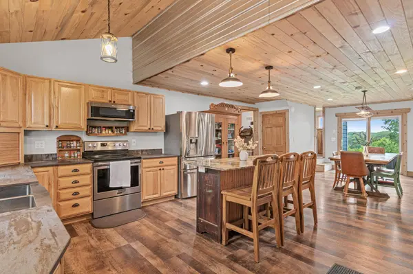 2565 Highland RD, Minnetrista, MN 55359