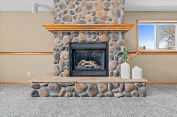 125 Cedar DR S, Lester Prairie, MN 55354