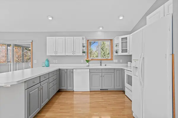 125 Cedar DR S, Lester Prairie, MN 55354