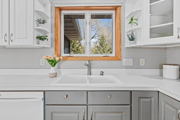 125 Cedar DR S, Lester Prairie, MN 55354