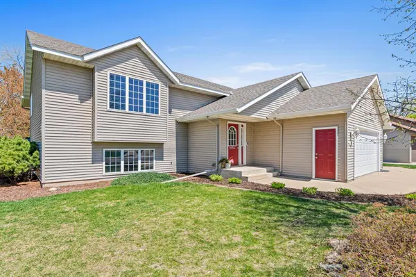 125 Cedar DR S, Lester Prairie, MN 55354