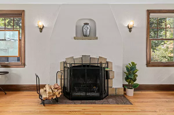 2152 Juno AVE, Saint Paul, MN 55116