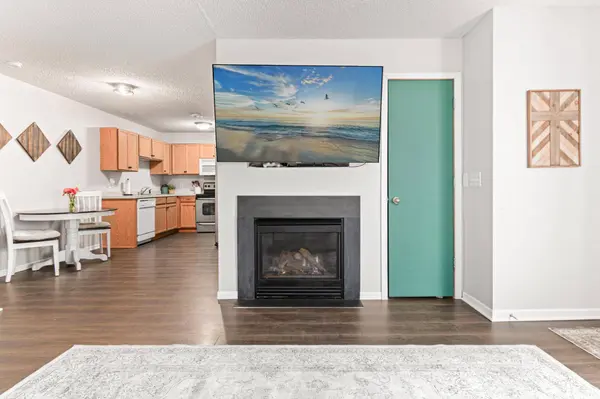 1338 Landsdown LN, Waconia, MN 55387