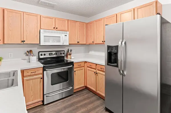 1338 Landsdown LN, Waconia, MN 55387