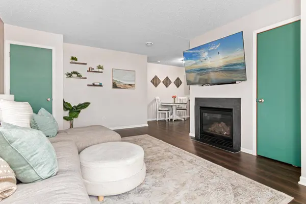 1338 Landsdown LN, Waconia, MN 55387