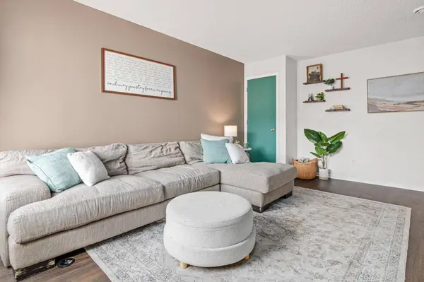 1338 Landsdown LN, Waconia, MN 55387