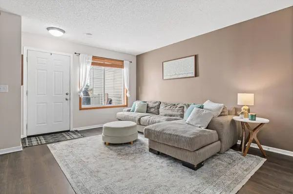 1338 Landsdown LN, Waconia, MN 55387