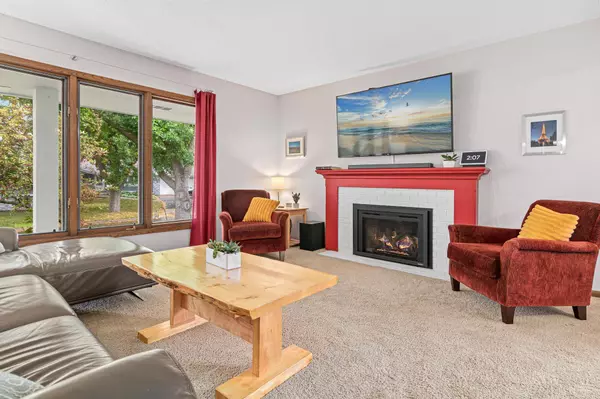 2717 Lamplighter LN, Crystal, MN 55422