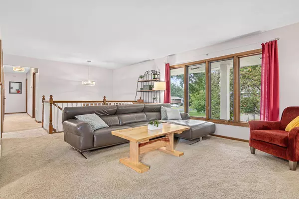 2717 Lamplighter LN, Crystal, MN 55422