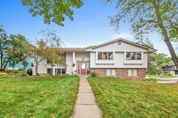 2717 Lamplighter LN, Crystal, MN 55422