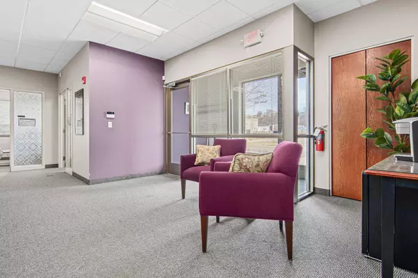 100 Bridgepoint DR, South Saint Paul, MN 55075