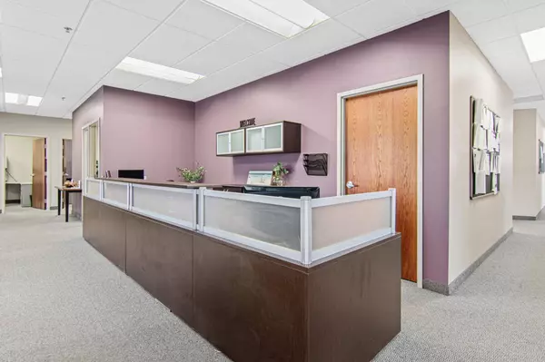 100 Bridgepoint DR, South Saint Paul, MN 55075