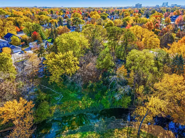 4024 Wood End DR, Edina, MN 55424