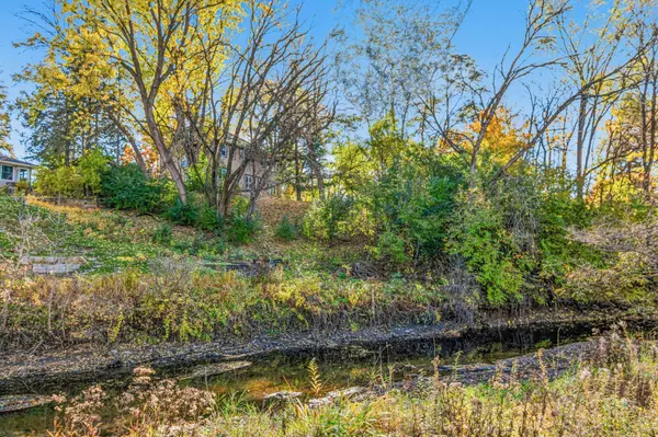 4023 Wood End DR, Edina, MN 55424