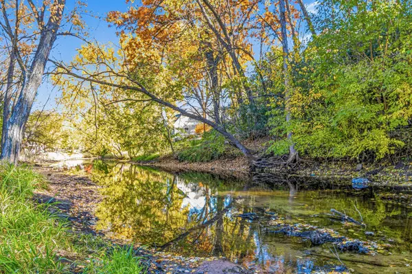 4023 Wood End DR, Edina, MN 55424