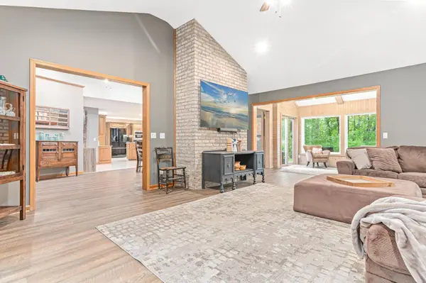 5540 Timber TRL, Maple Plain, MN 55359