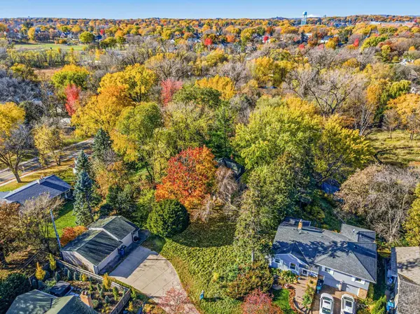 4023 Wood End DR, Edina, MN 55424