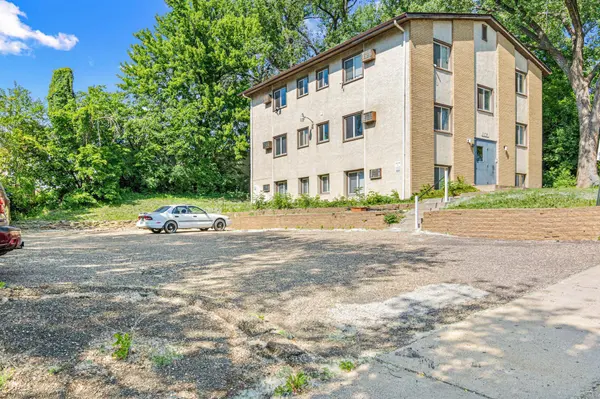 379 Cayuga ST, Saint Paul, MN 55130
