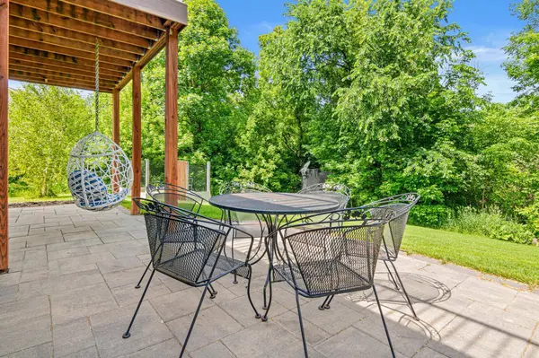 2215 Lake CIR, Victoria, MN 55386