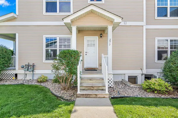 2917 Hemingway DR, Chaska, MN 55318