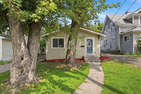 1037 Gould AVE NE