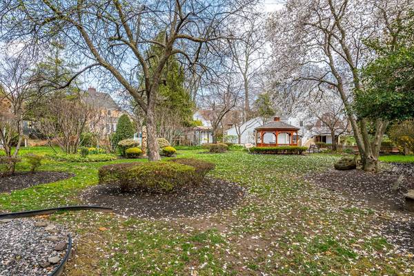 27 Bailey Pl, Sayreville, NJ 08872-1902