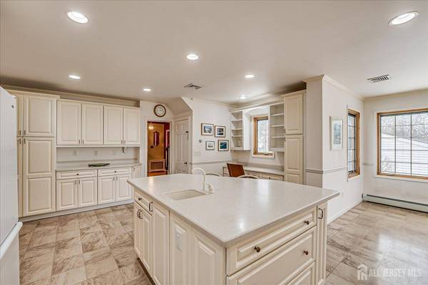 42 Pershing AVE, Sayreville, NJ 08872