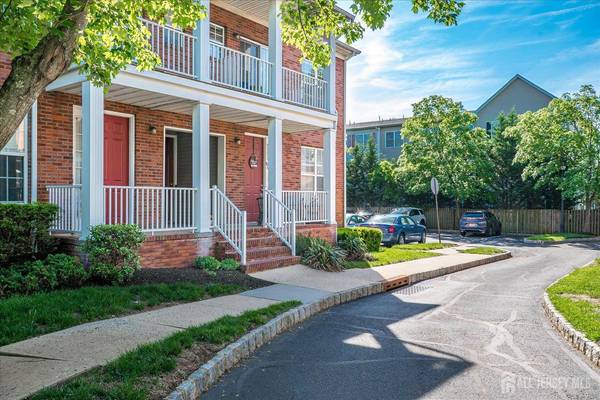 8 Central Square PARK, Metuchen, NJ 08840