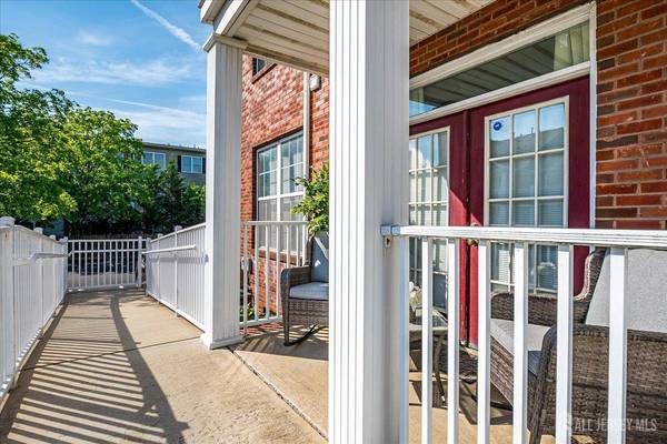 8 Central Square PARK, Metuchen, NJ 08840