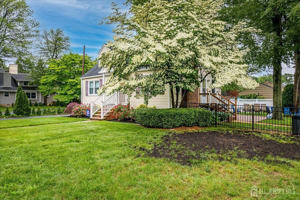 61 Thomas ST, Metuchen, NJ 08840