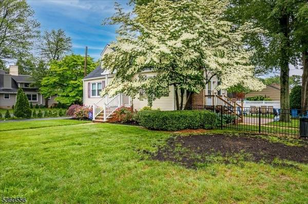 61 Thomas St, Metuchen Boro, NJ 08840