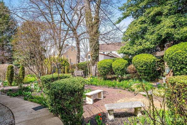 27 Bailey PL, Sayreville, NJ 08872