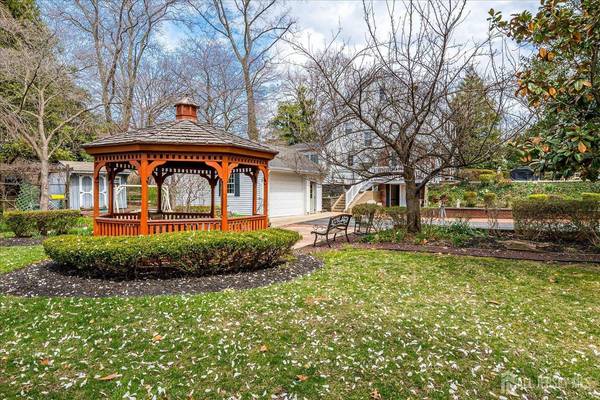 27 Bailey PL, Sayreville, NJ 08872