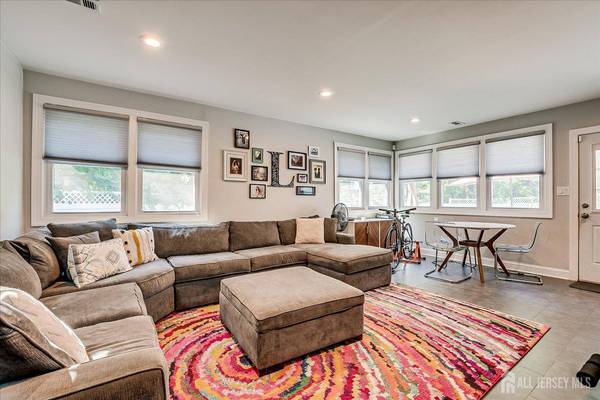 24 Turner CT, Metuchen, NJ 08840