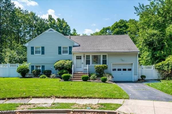 24 Turner Ct, Metuchen Boro, NJ 08840