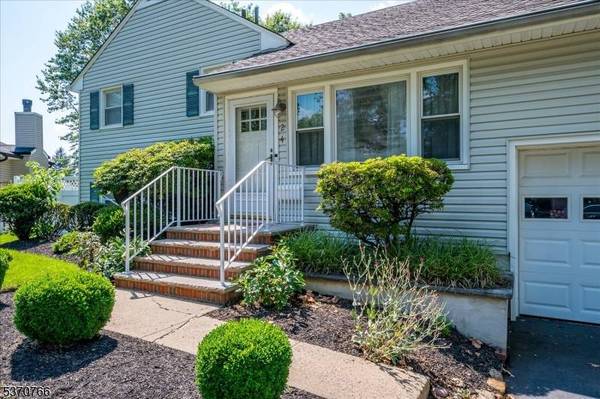 24 Turner Ct, Metuchen Boro, NJ 08840