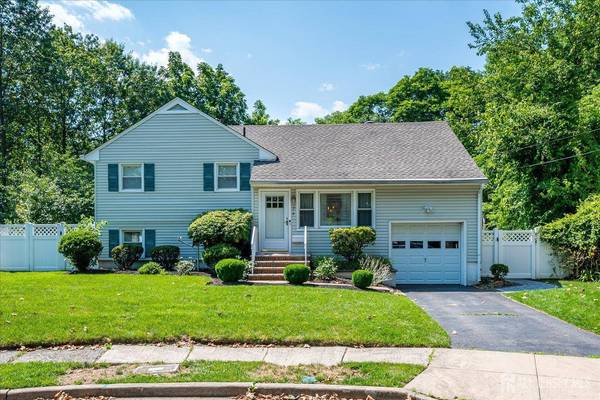 24 Turner CT, Metuchen, NJ 08840