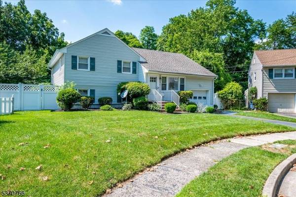 24 Turner Ct, Metuchen Boro, NJ 08840