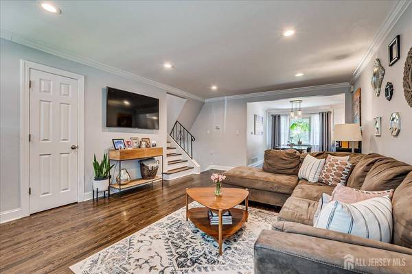 24 Turner CT, Metuchen, NJ 08840