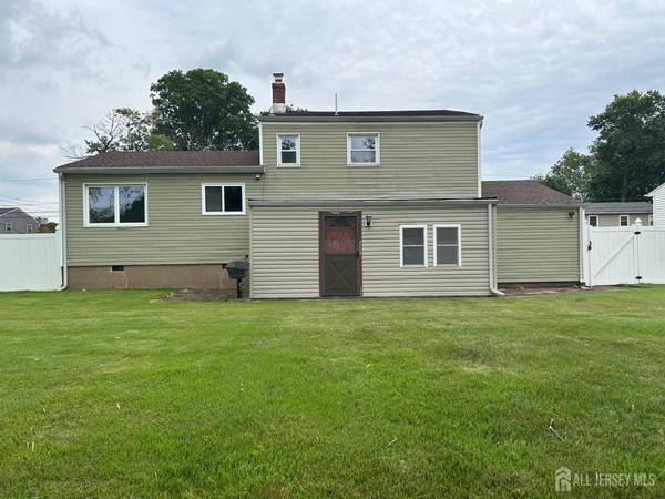 14 McGinnis RD, Edison, NJ 08817