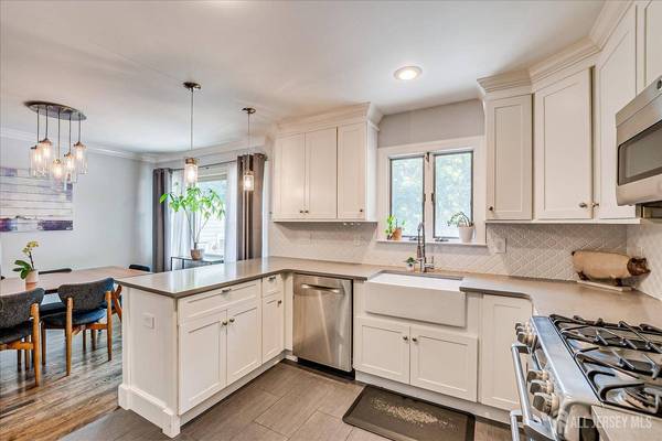 24 Turner CT, Metuchen, NJ 08840