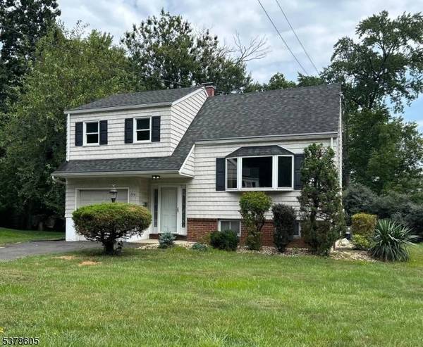 104 Graybar Dr, North Plainfield Boro, NJ 07062