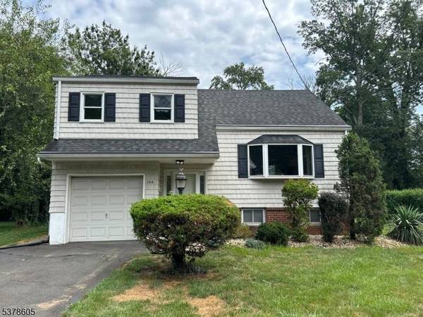104 Graybar Dr, North Plainfield Boro, NJ 07062