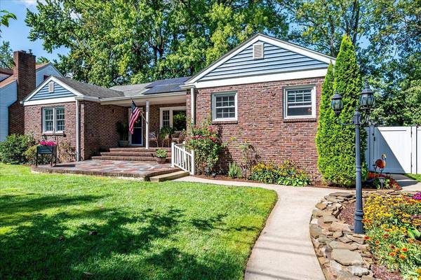 33 Ethel PL, Metuchen, NJ 08840