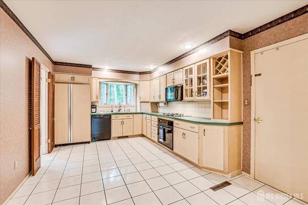 1116 Cambridge LN, Bridgewater, NJ 08807